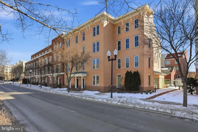 $999,999 | 2307 Richmond Highway, Unit 102, Alexandria, VA 22301