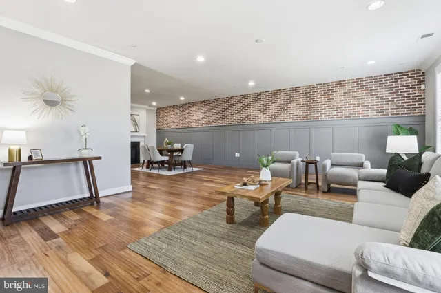 $999,999 | 2307 Richmond Highway, Unit 102, Alexandria, VA 22301