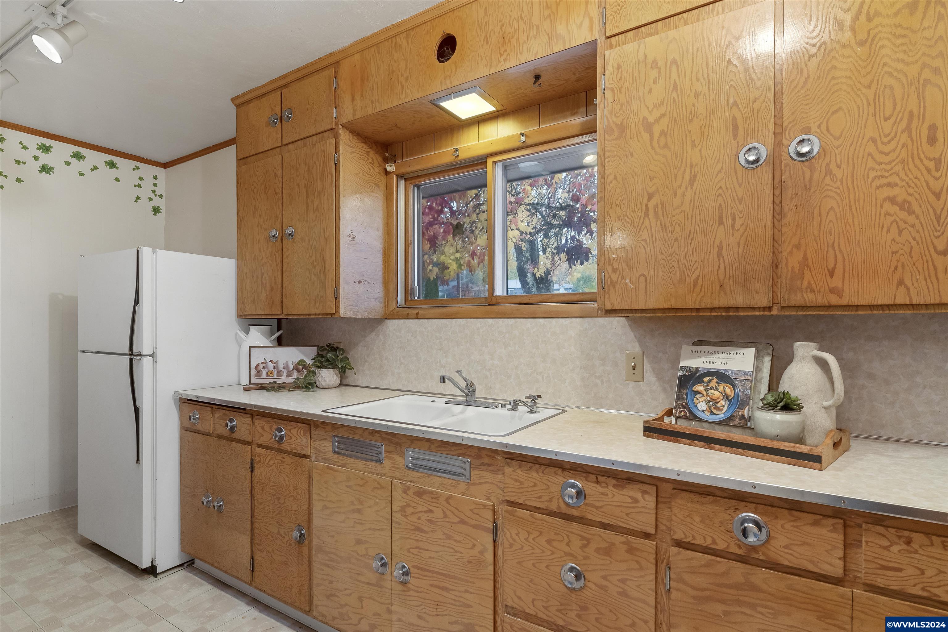 860 Southwest Cherry Street Dallas, OR 97338 - Photo 12 of 28 Gallery Image 12