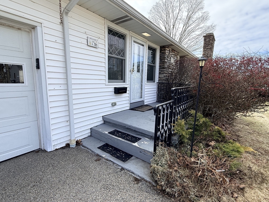 33 Slater Street Webster, MA 01570 - Photo 14 of 24