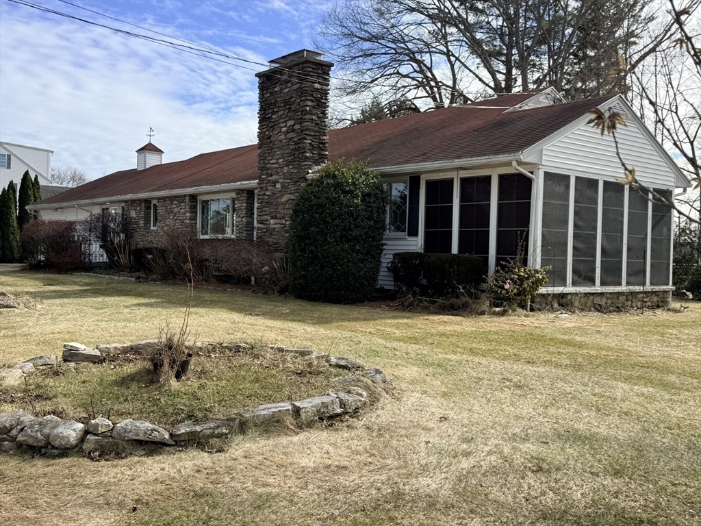 33 Slater Street Webster, MA 01570 - Photo 5 of 24