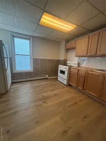 $2,400 | 147 Downs Street, Unit 1, Kingston, NY 12401