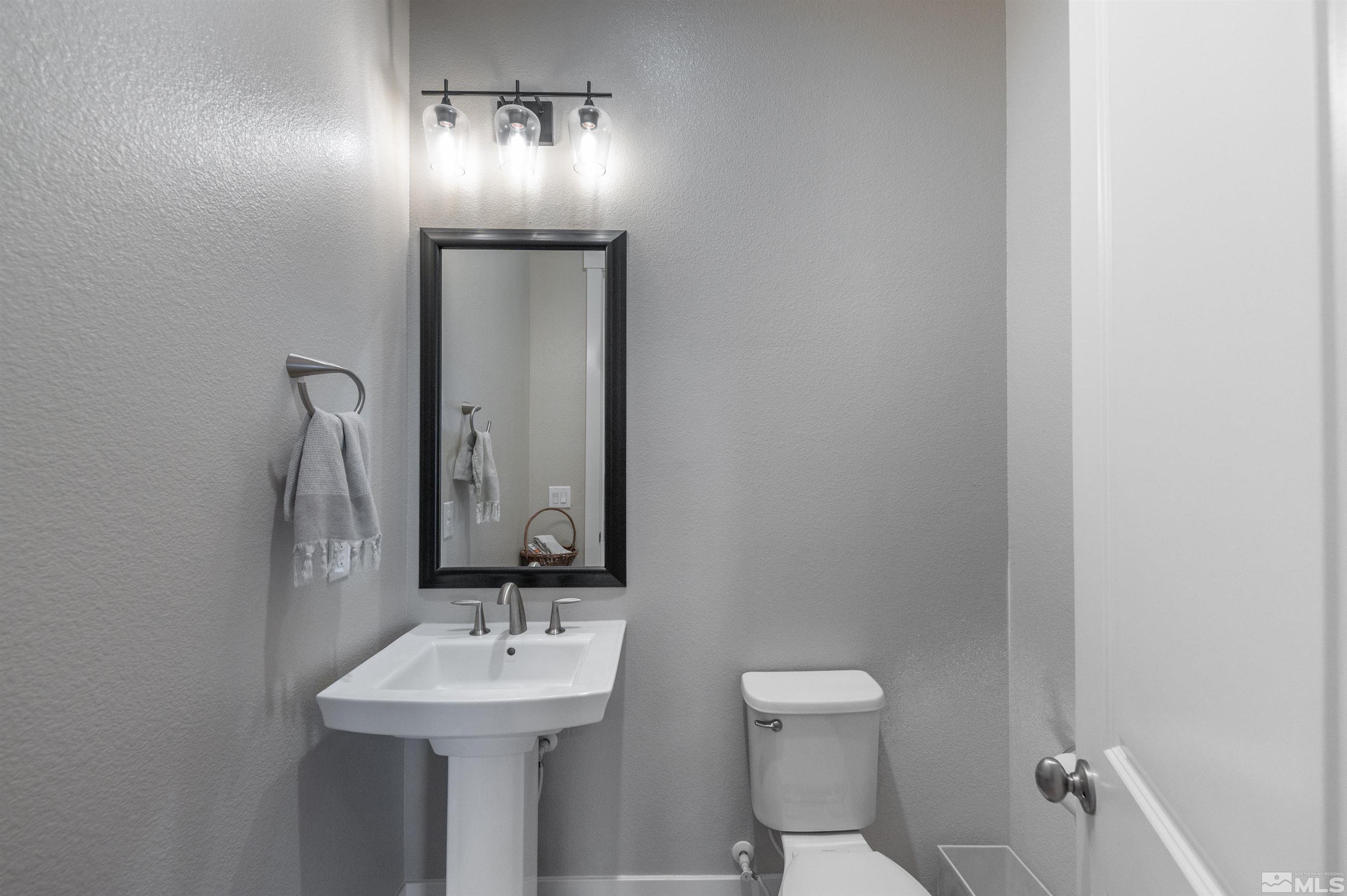 9604 Copperhorn Way Reno, NV 89521 - Photo 31 of 39 a bathroom with a sink and a mirror