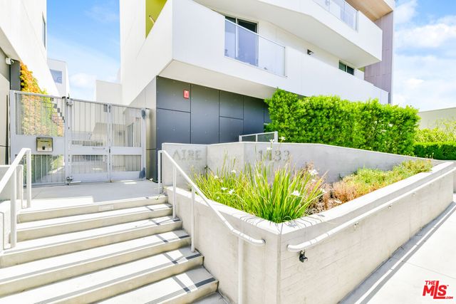 a view of a house with palm trees