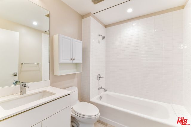 a view of a back yard of the house