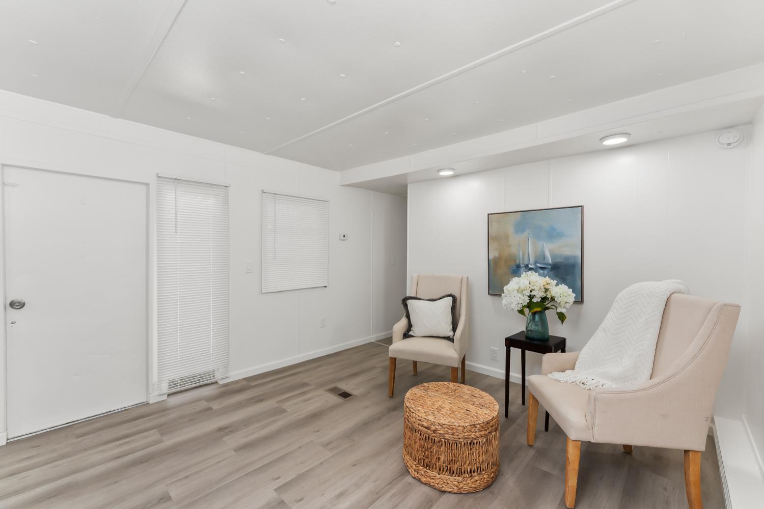 1525 Cold Springs Road, Unit 48 Placerville, CA 95667 - Photo 15 of 44 a living room with furniture and a potted plant