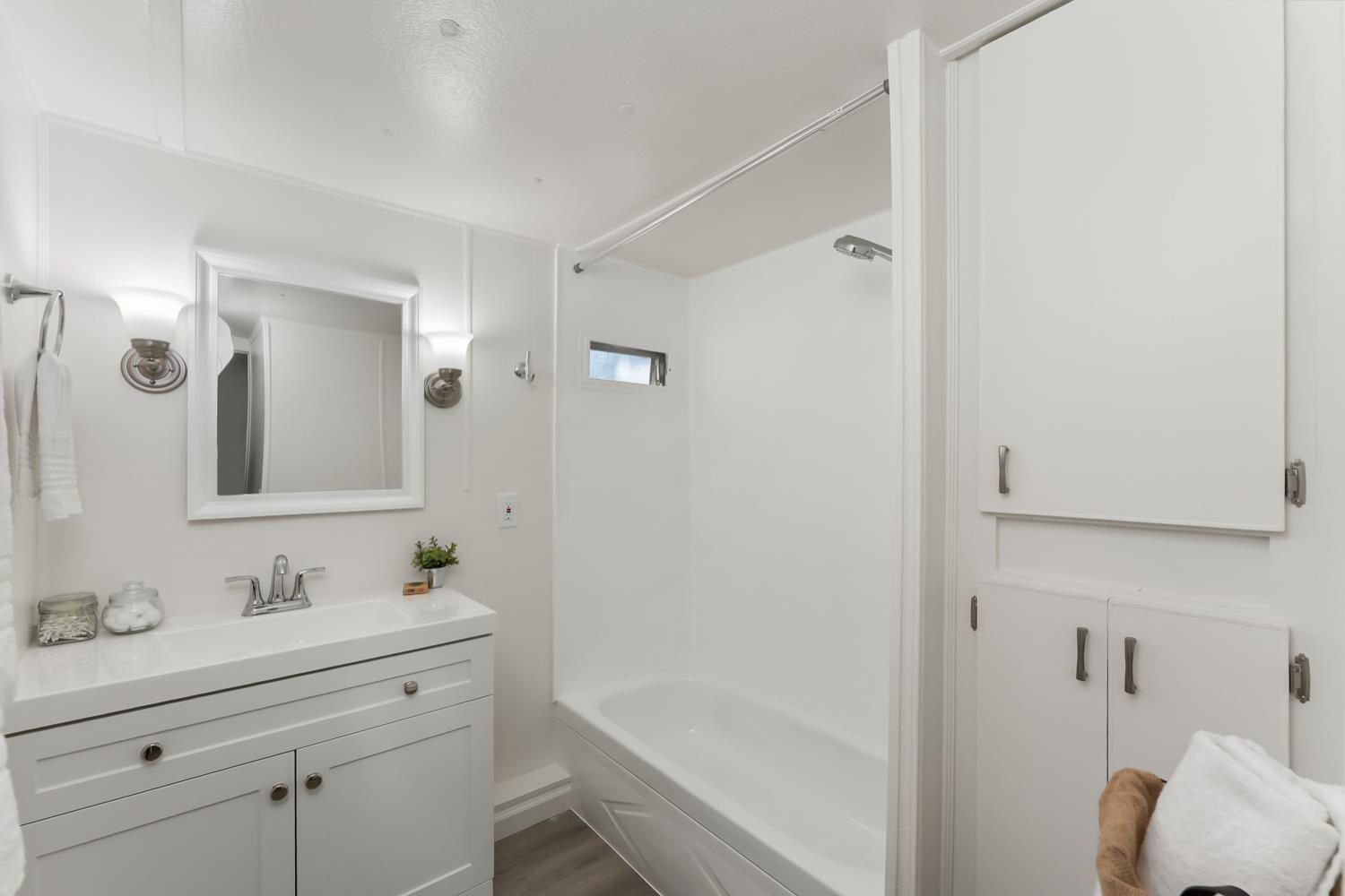 1525 Cold Springs Road, Unit 48 Placerville, CA 95667 - Photo 19 of 44 a bathroom with a tub sink and mirror