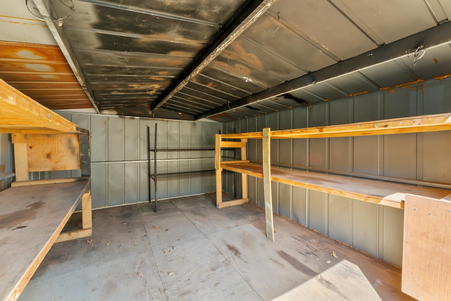 1525 Cold Springs Road, Unit 48 Placerville, CA 95667 - Photo 33 of 44 a view of a garage