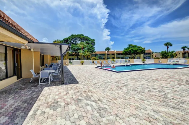$1,750 | 2320 Southwest 22nd Avenue, Unit 211, Delray Beach, FL 33445