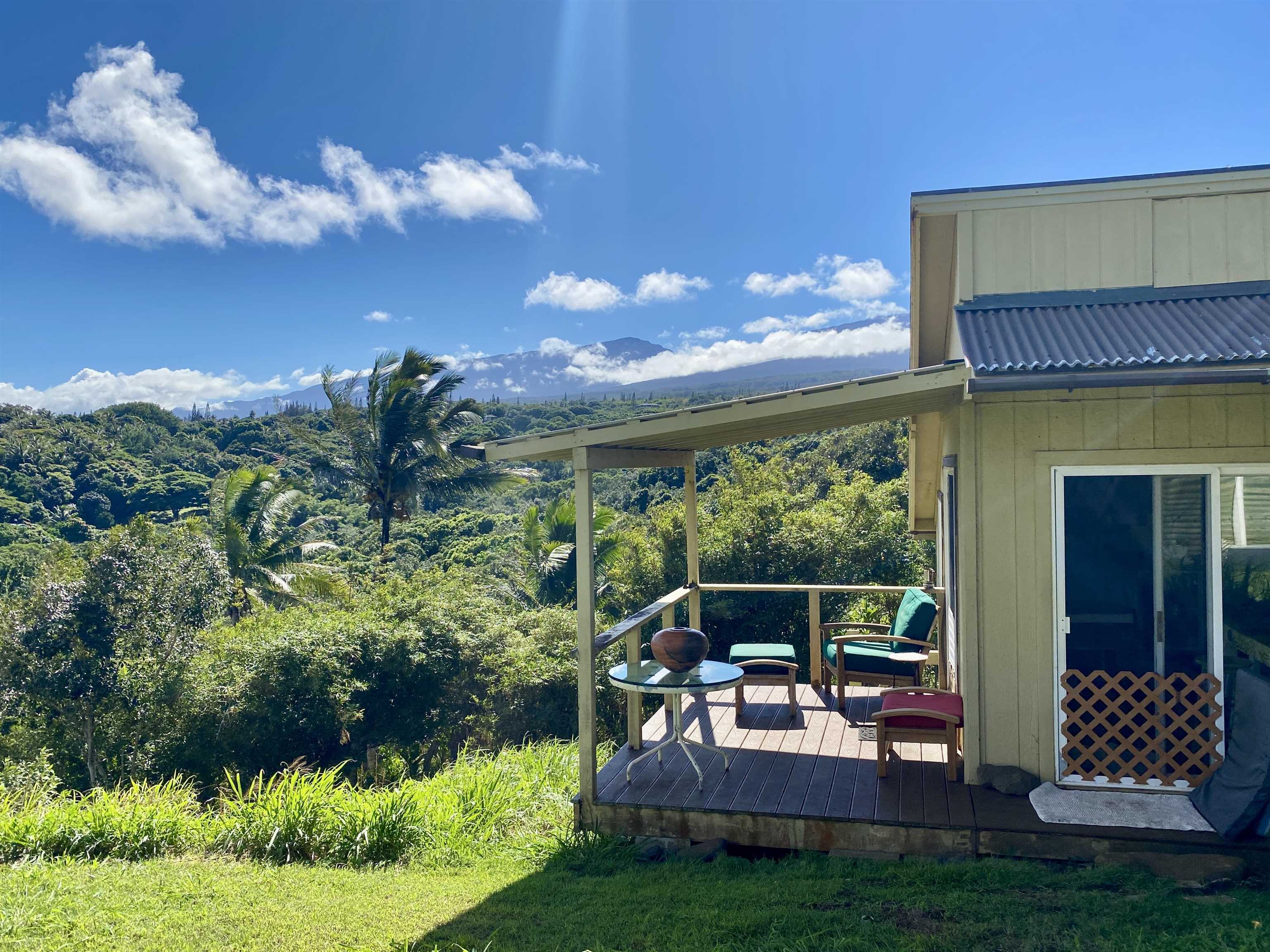 700 Honopou Road, Unit 700 HONOPOU RD Haiku, HI 96708 - Photo 29 of 50 a view of a chairs and table in backyard