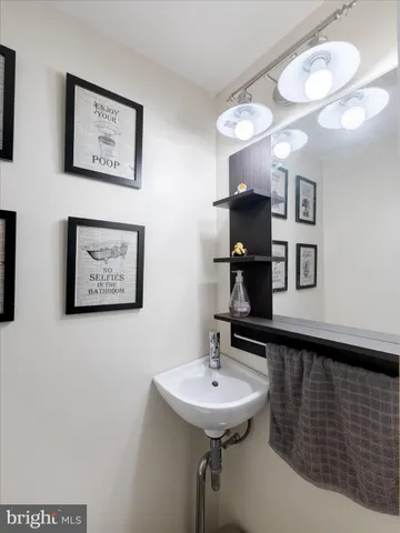 $350,000 | 908 West Amosland Road, Prospect Park, PA 19076