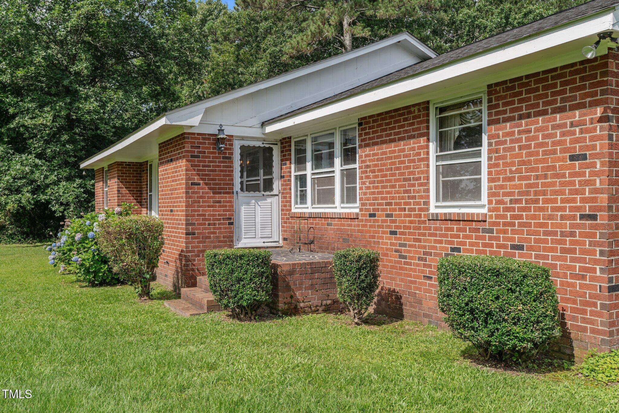 445 Lee County Line Road Broadway, NC 27505 - Photo 36 of 39 41-web-or-mls-DSC09715