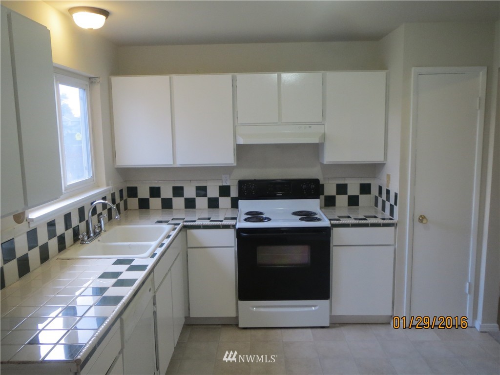 16301 Southeast Petrovitsky Road Renton, WA 98058 - Photo 6 of 9 Gallery Image 6