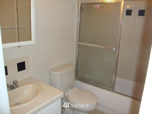 16301 Southeast Petrovitsky Road Renton, WA 98058 - Photo 7 of 9 Gallery Image 7