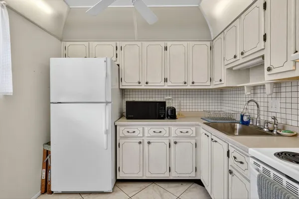 $1,450 | 2152 Northeast 1st Way, Unit 205, Boynton Beach, FL 33435