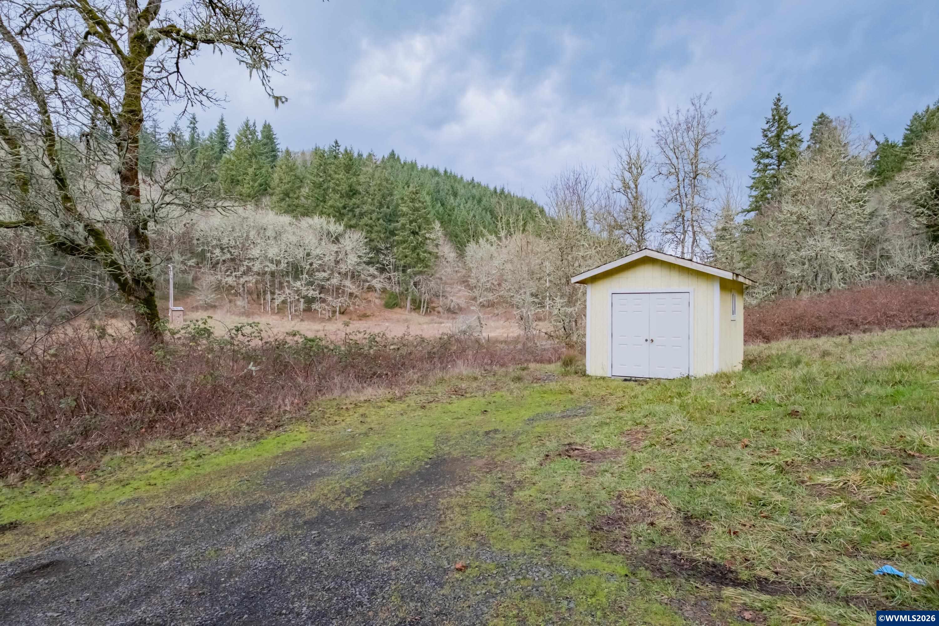 25045 Gap Road Brownsville, OR 97327 - Photo 27 of 49