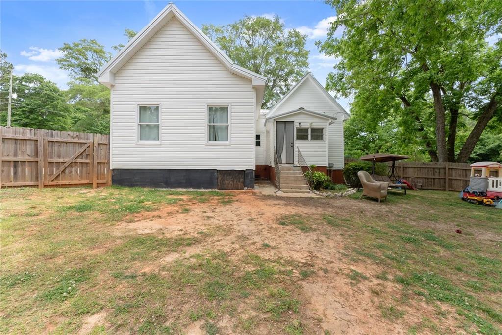 1519 New Hope Church Road Loganville, GA 30052 - Photo 33 of 48 a view of a house with backyard and a garden