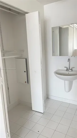 $3,150 | 690 Southwest 1st Court, Unit 1724, Miami, FL 33130