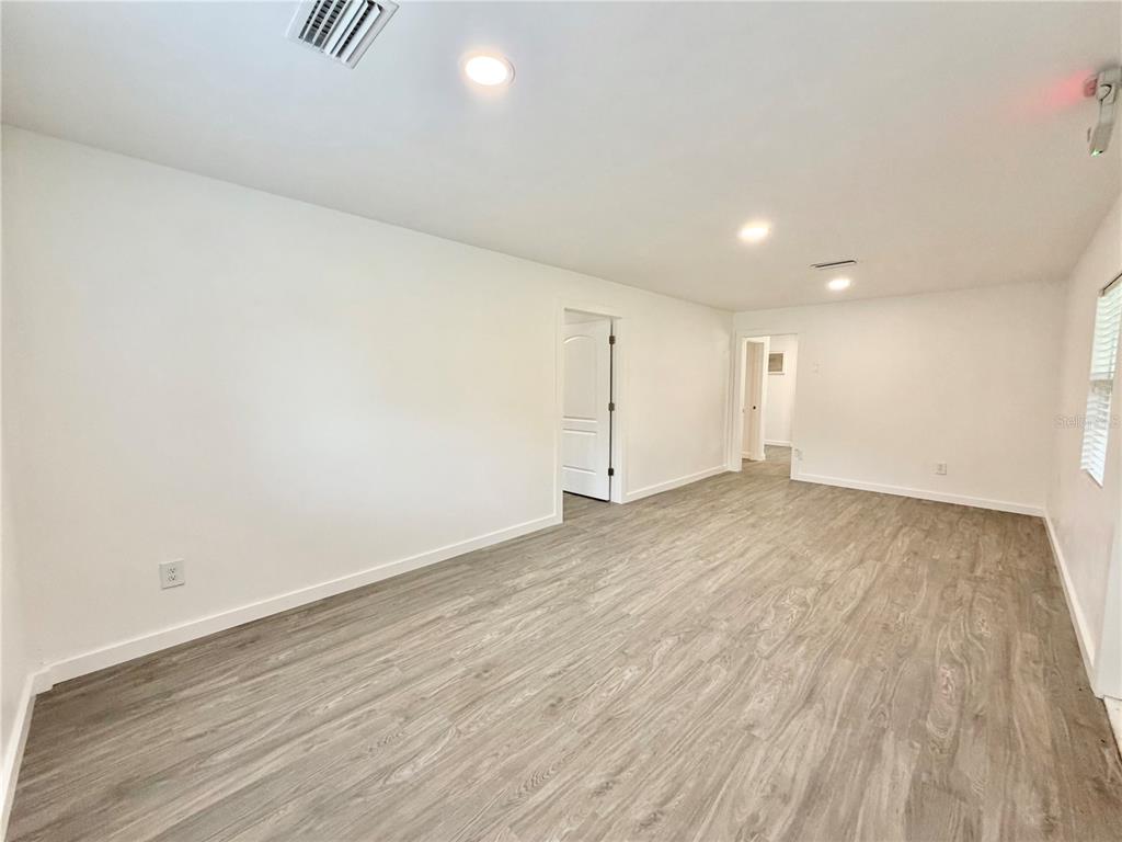 683 North Court Street Bronson, FL 32621 - Photo 8 of 33 a view of an empty room