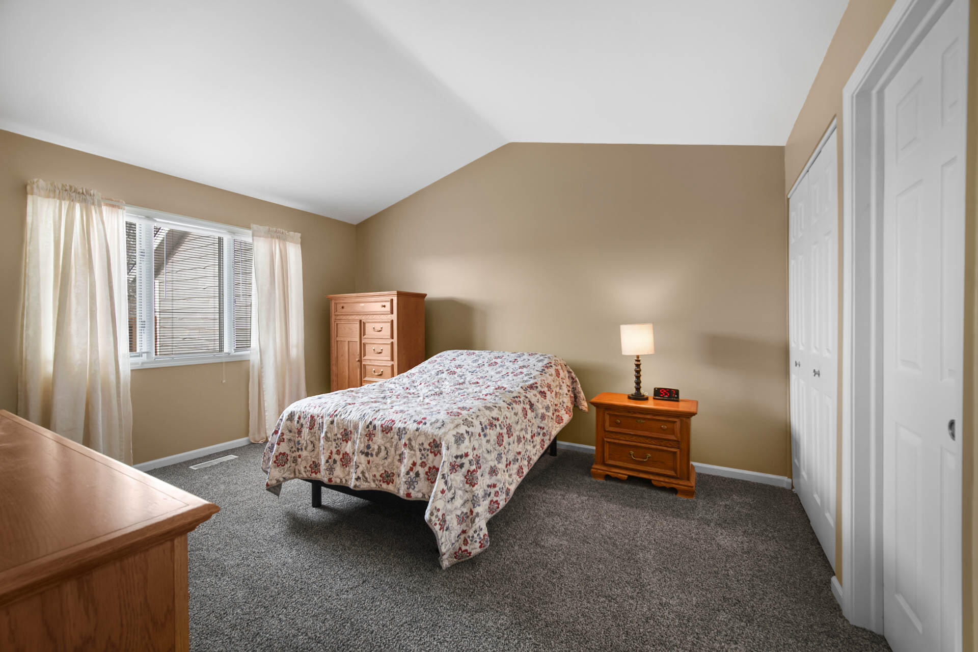 217 Clinton Street Lowell, IN 46356 - Photo 11 of 22 1920x1280