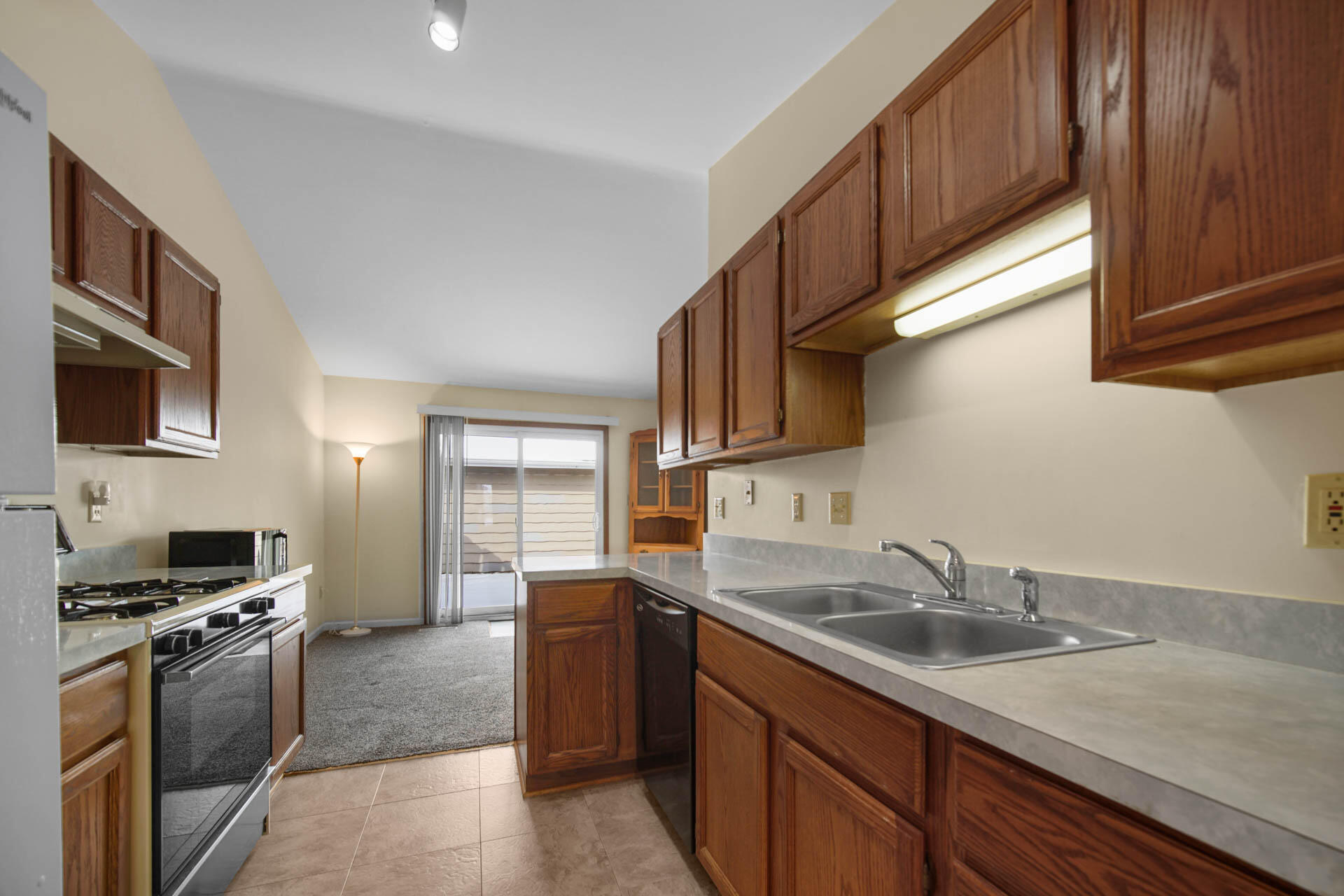 217 Clinton Street Lowell, IN 46356 - Photo 5 of 22 1920x1280
