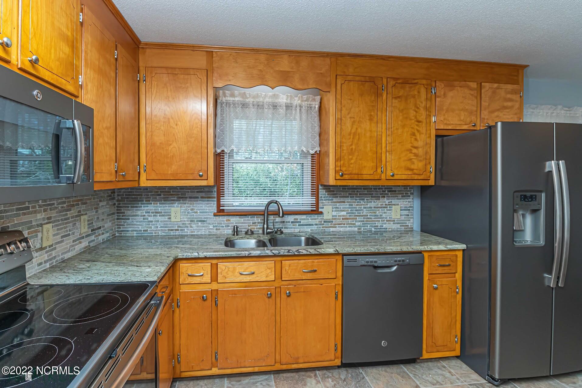 1220 Clinton Road Durham, NC 27703 - Photo 15 of 28 493894DA-5A3D-4852-AAF6-CBAC38314DFB