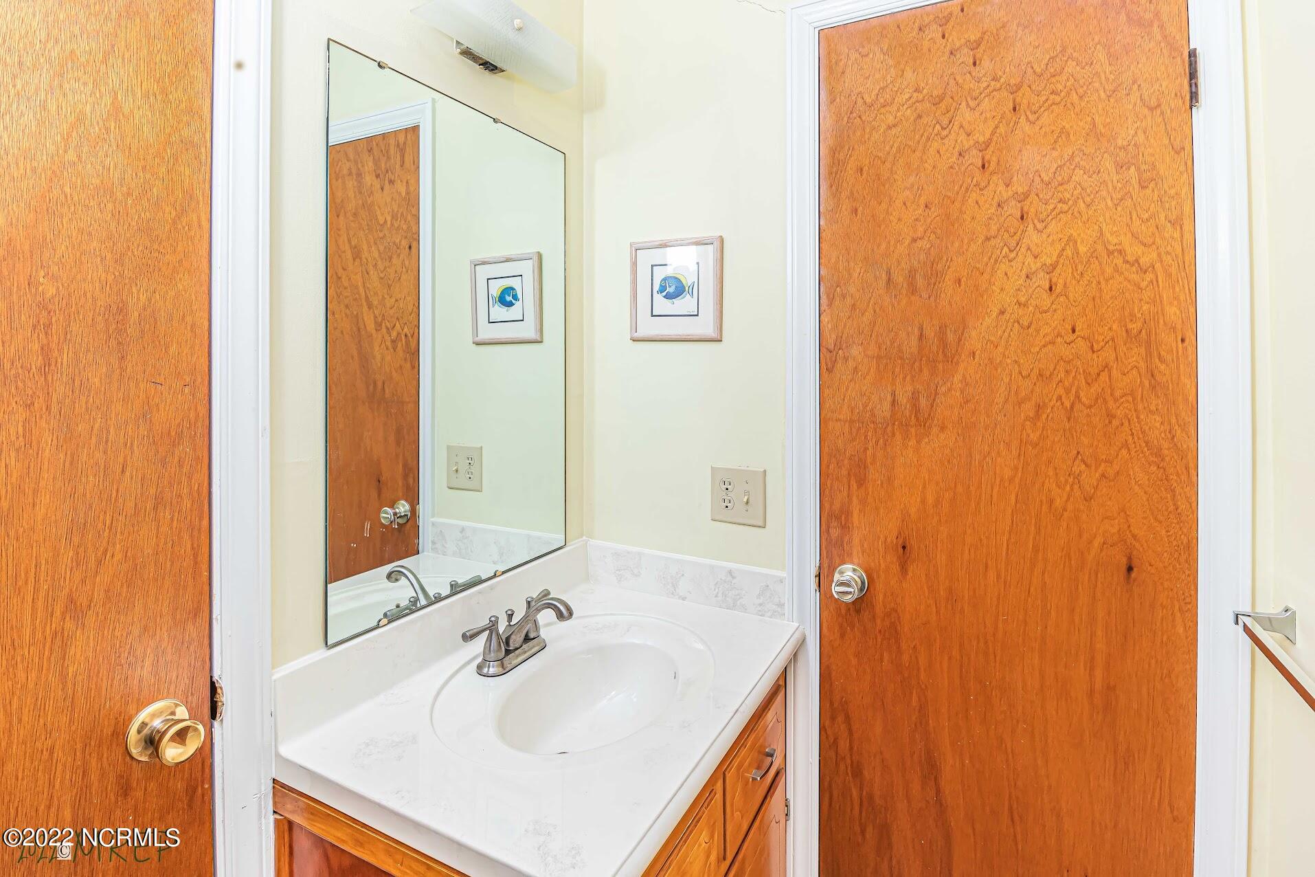 1220 Clinton Road Durham, NC 27703 - Photo 9 of 28 8A296805-A656-4884-A95A-830F2912F699