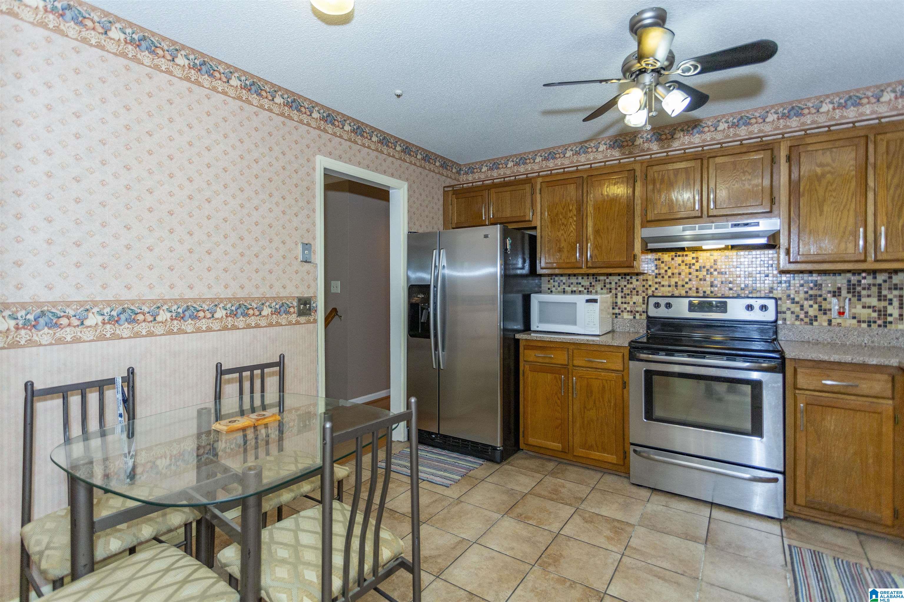 609 Live Oak Circle Fairfield, AL 35064 - Photo 9 of 28
