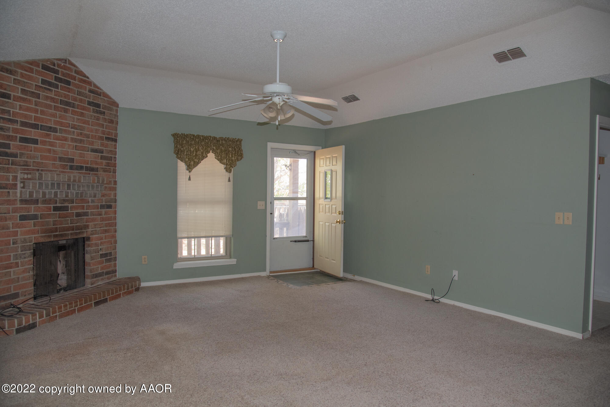 3112 Surf Drive Amarillo, TX 79110 - Photo 5 of 28 Living Room V 2