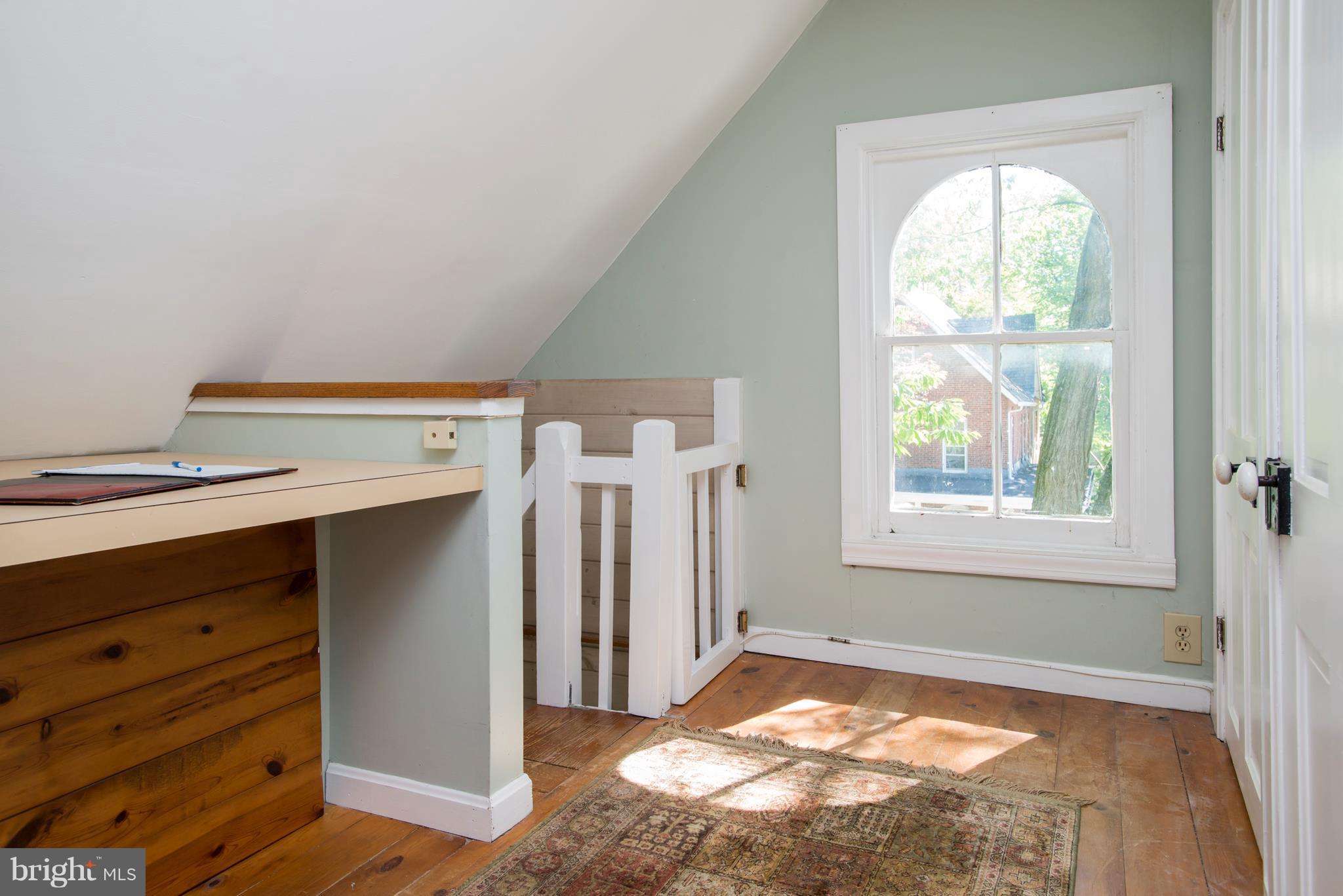 4502 Keswick Road Baltimore, MD 21210 - Photo 23 of 30 3rd Floor Built-In Desk Area