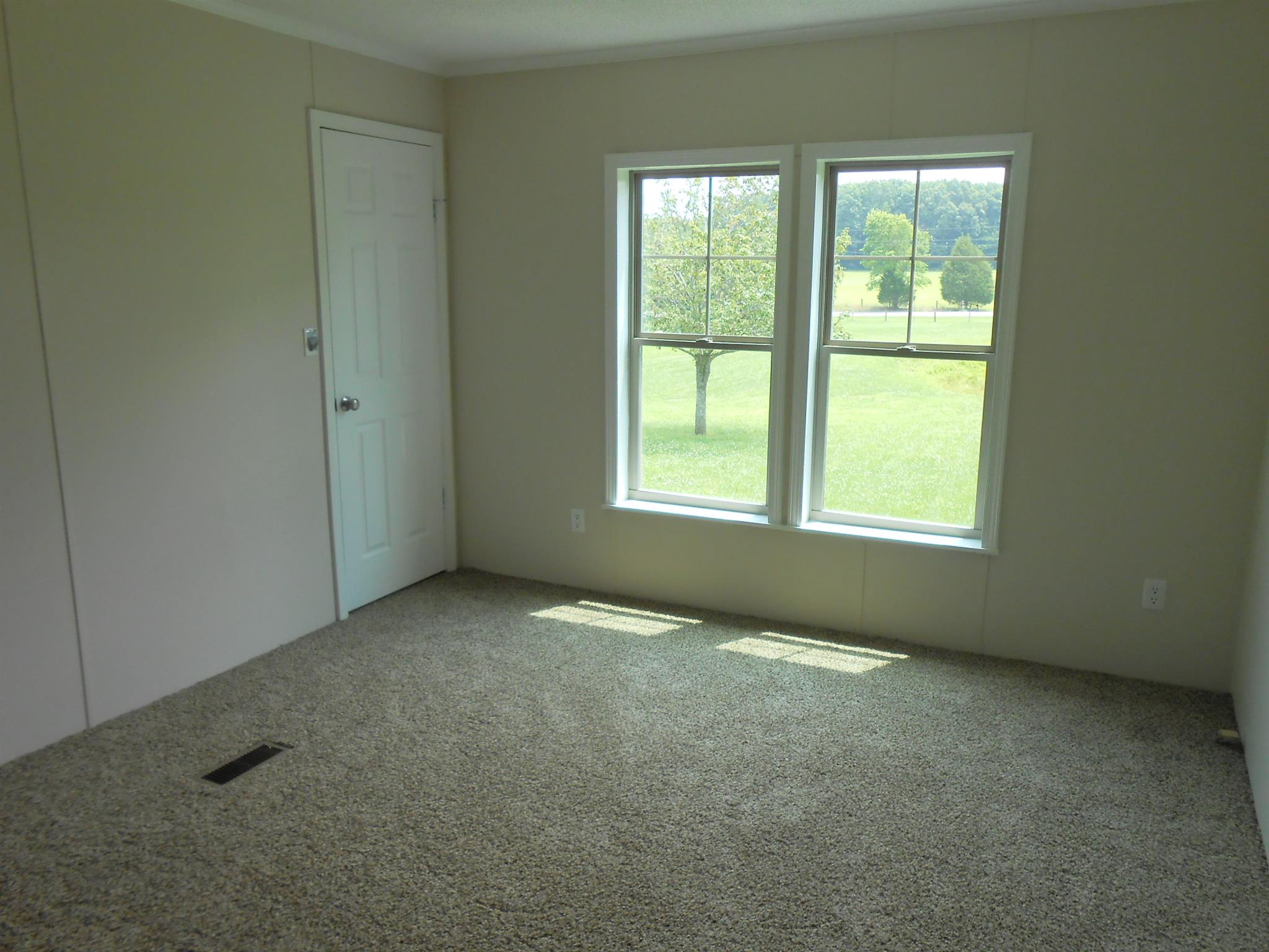 283 Freeland Road Portland, TN 37148 - Photo 14 of 21 an empty room with windows