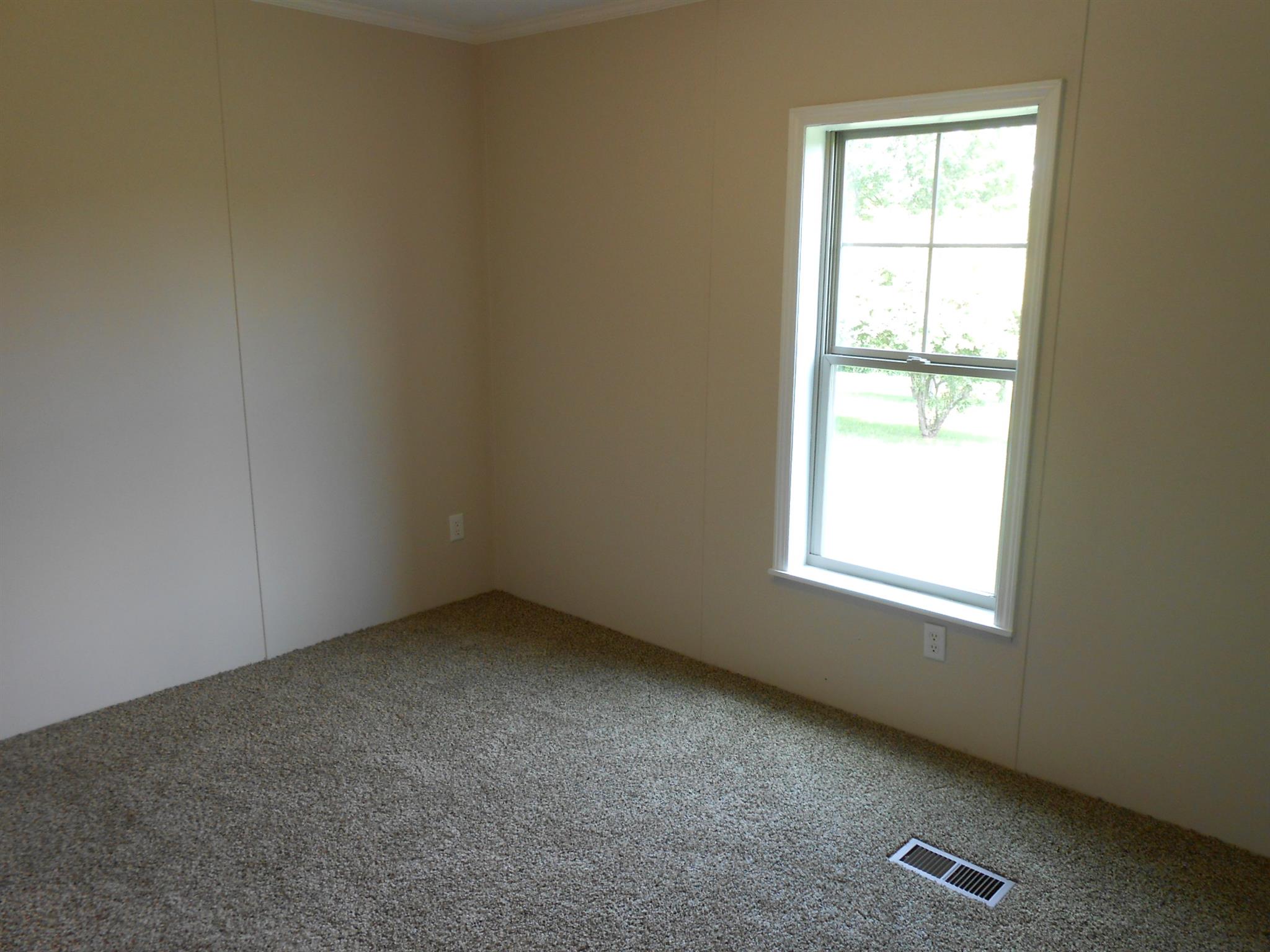 283 Freeland Road Portland, TN 37148 - Photo 15 of 21 an empty room with a window