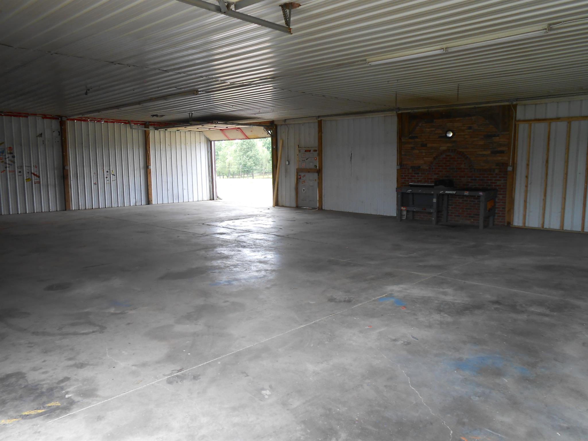283 Freeland Road Portland, TN 37148 - Photo 17 of 21 a view of livingroom and a kitchen
