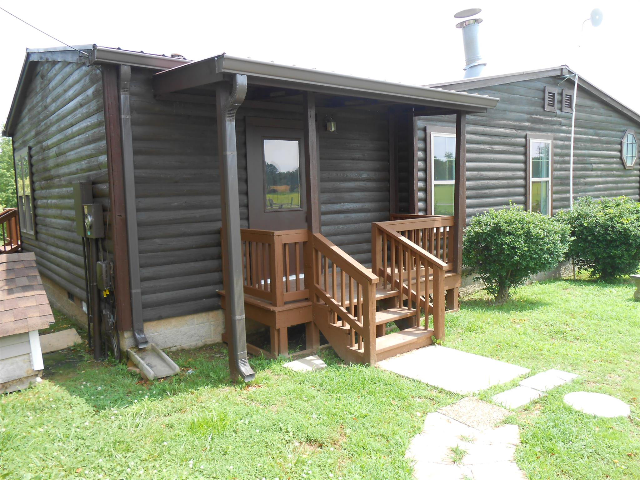 283 Freeland Road Portland, TN 37148 - Photo 5 of 21 a view of a house with a yard
