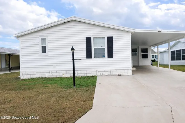 a view of a house with a backyard