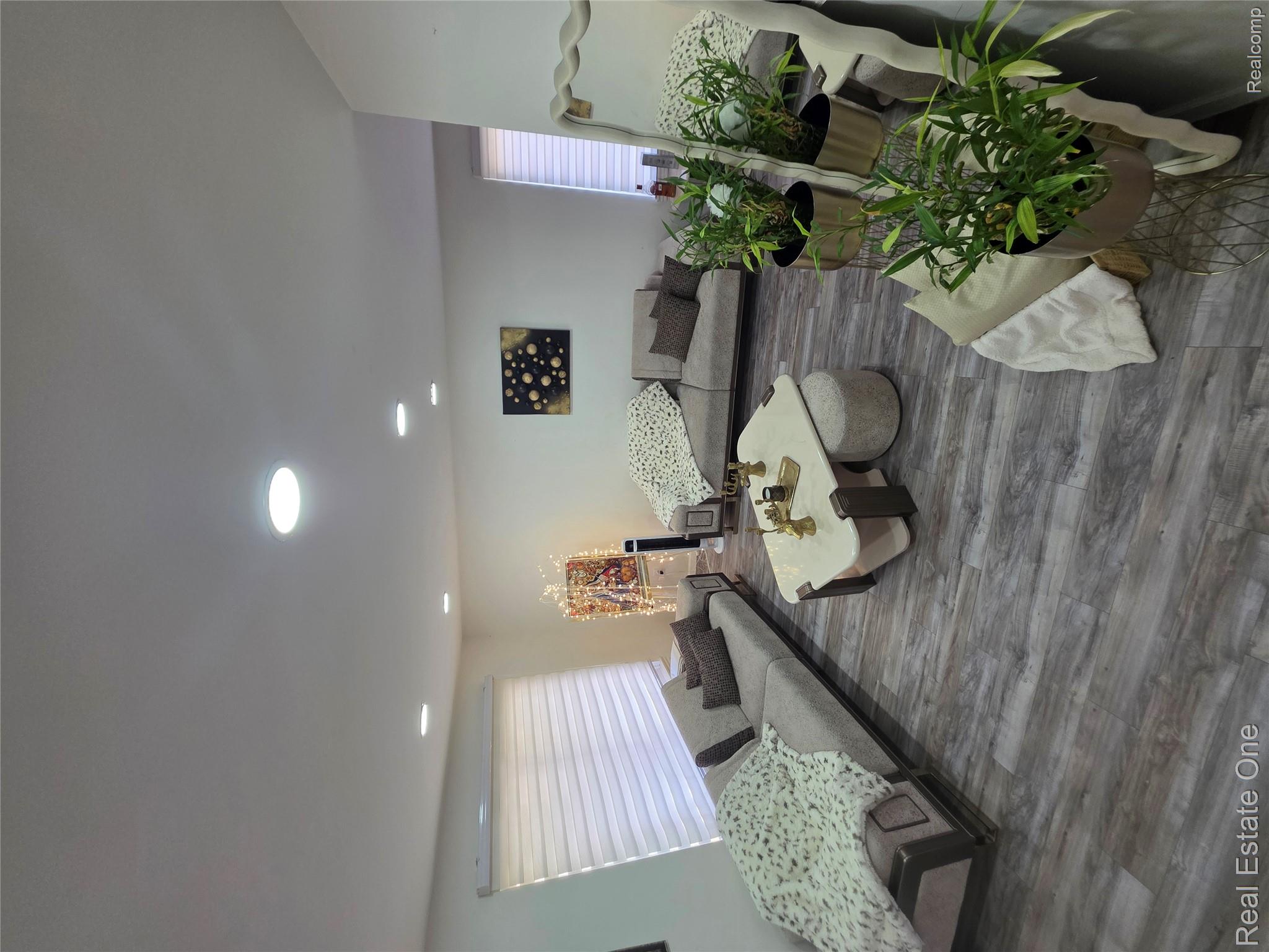 2898 Roundtree Drive Troy, MI 48083 - Photo 11 of 63