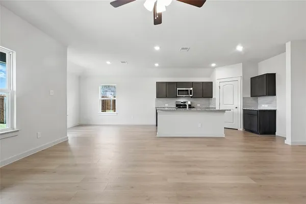 $2,200 | 106 Patrick Henry Drive, Venus, TX 76084