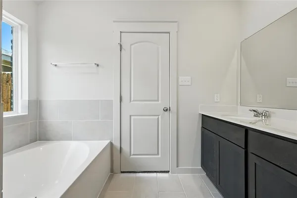 $2,200 | 106 Patrick Henry Drive, Venus, TX 76084