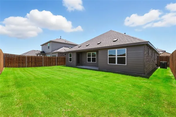 $2,200 | 106 Patrick Henry Drive, Venus, TX 76084