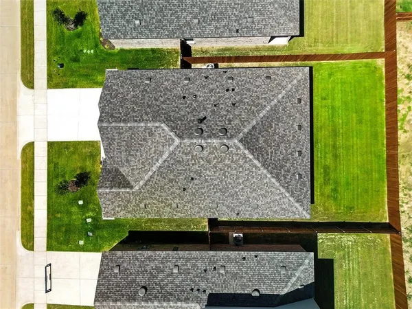 $2,200 | 106 Patrick Henry Drive, Venus, TX 76084