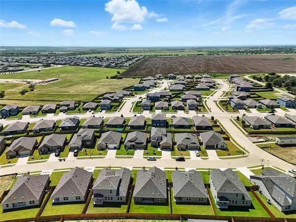 $2,200 | 106 Patrick Henry Drive, Venus, TX 76084