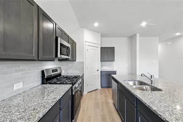 $2,200 | 106 Patrick Henry Drive, Venus, TX 76084