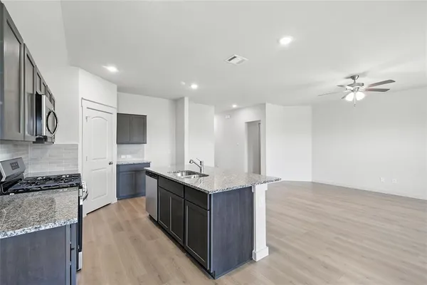 $2,200 | 106 Patrick Henry Drive, Venus, TX 76084