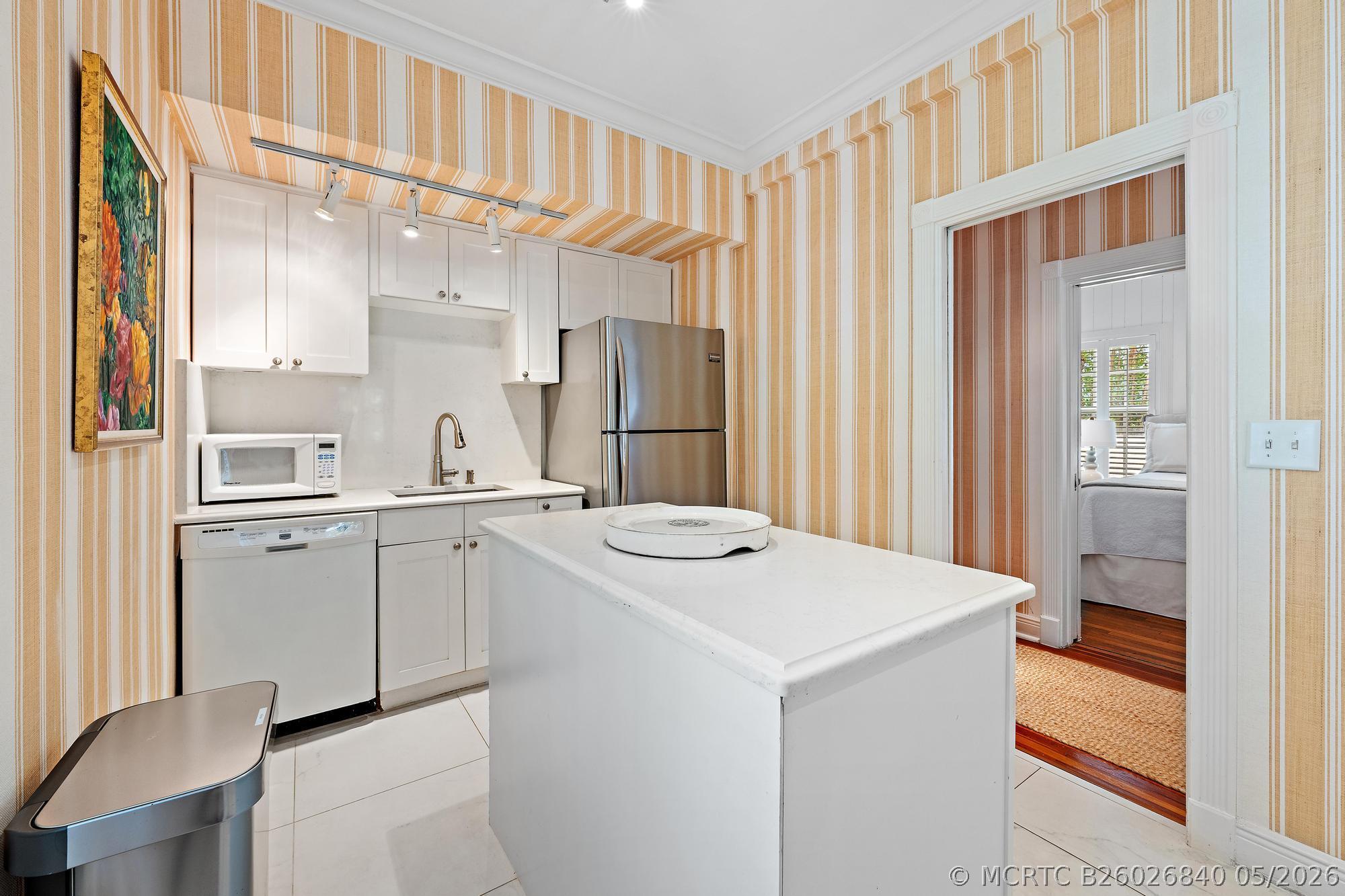151 South County Road, Unit 1 Palm Beach, FL 33480 - Photo 6 of 18 151 S County Rd-7