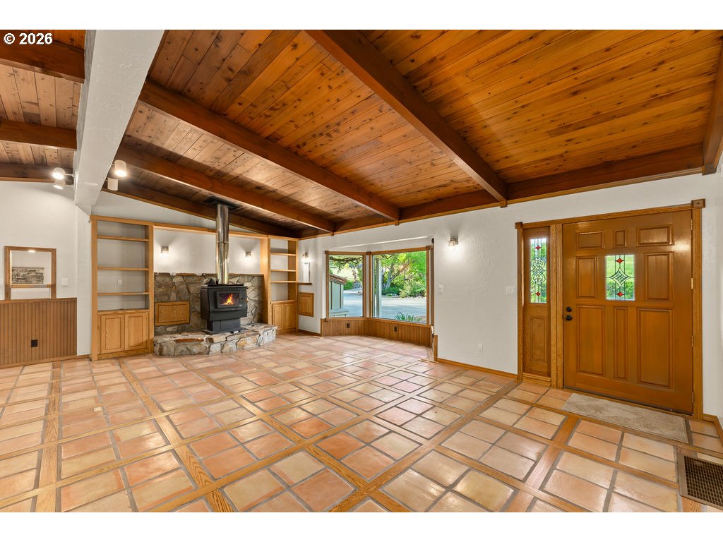 2233 East Riverside Drive Myrtle Creek, OR 97457 - Photo 13 of 47 a view of a livingroom with furniture and next to a window