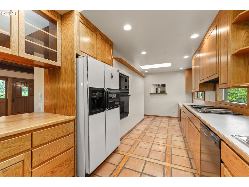 2233 East Riverside Drive Myrtle Creek, OR 97457 - Photo 18 of 47 a kitchen with stainless steel appliances kitchen island granite countertop a refrigerator and stove