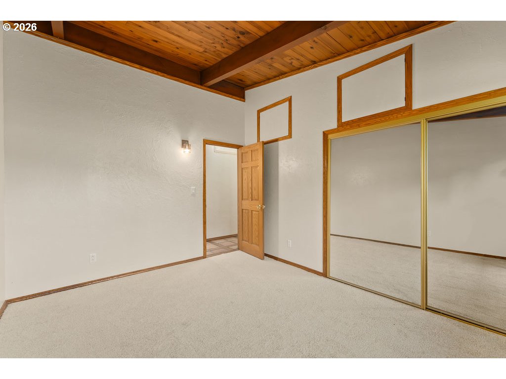 2233 East Riverside Drive Myrtle Creek, OR 97457 - Photo 28 of 47 a view of an empty room