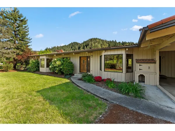 a view of a house with a backyard