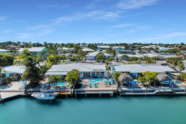 $1,225,000 | 230 11th Street, Key Colony Beach, FL 33051