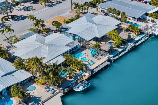 $1,225,000 | 230 11th Street, Key Colony Beach, FL 33051